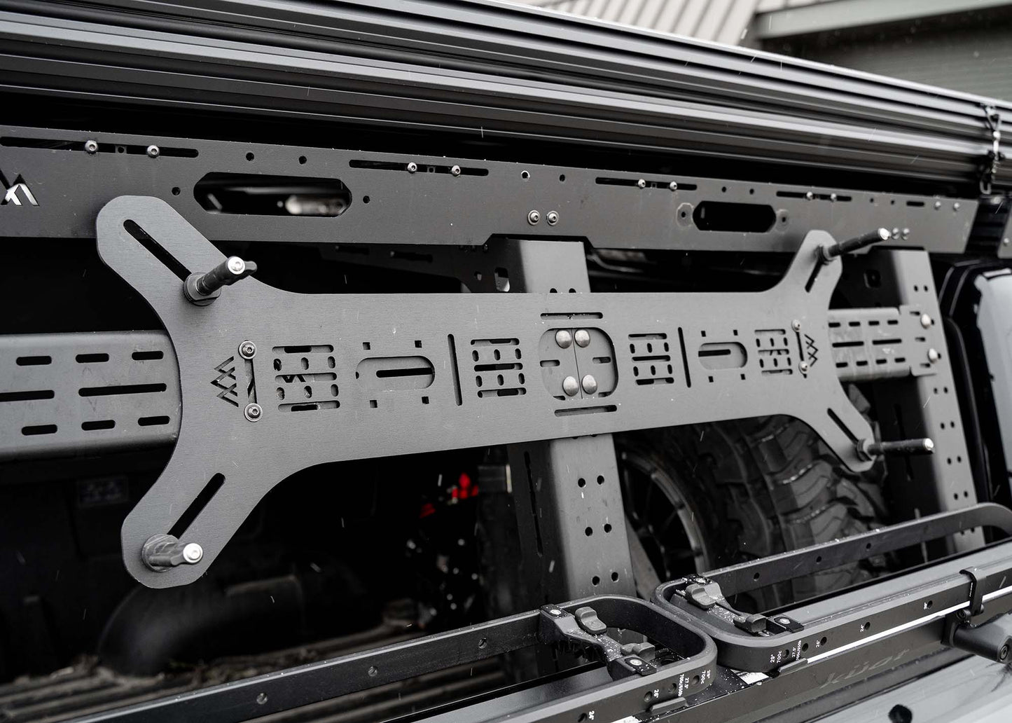 Universal Dogbone Aluminum Traction Board Mount