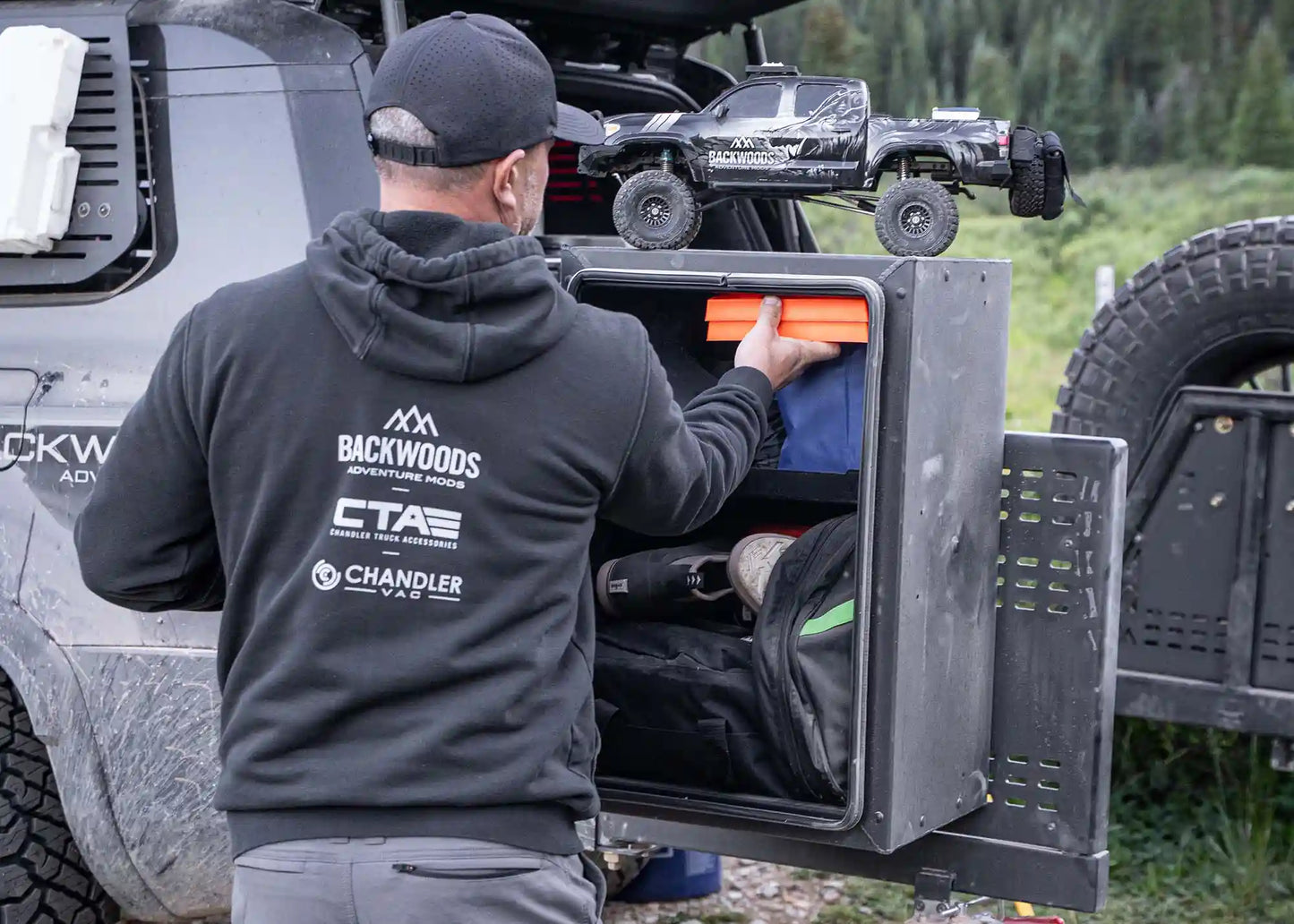 Universal Overland Storage Box (19x28x15)